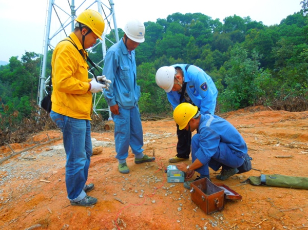 220kV木棉至科城順利送電投產接地電阻驗收.jpg